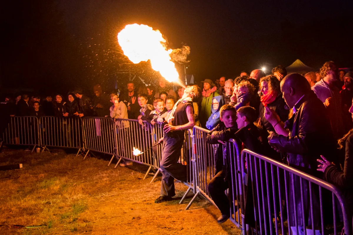 Cracheur de feu en concert et événementiel